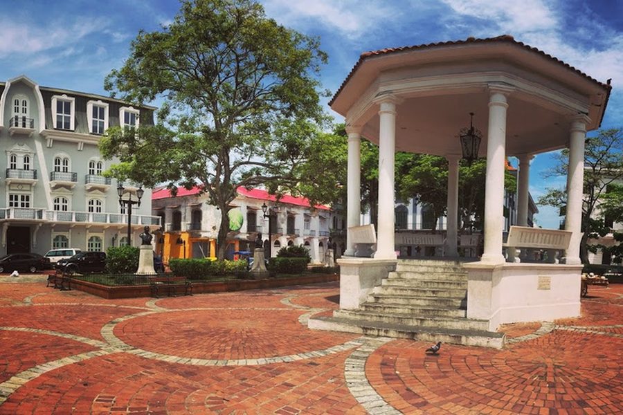 Praça do Casco Antigo, na Cidade do Panamá, do folder da consultoria de viagem